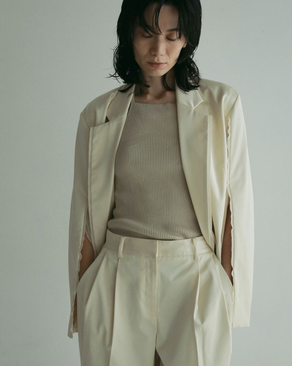Satin Slit Jacket Satin Slit Jacket,サテンスリットジャケット,62510107,ジャケット,JK,テーラージャケット,アウター,羽織,サテン素材,オケージョン,きれいめ,ànuke,トアンヌーク,lifes,ライフズ,25ss