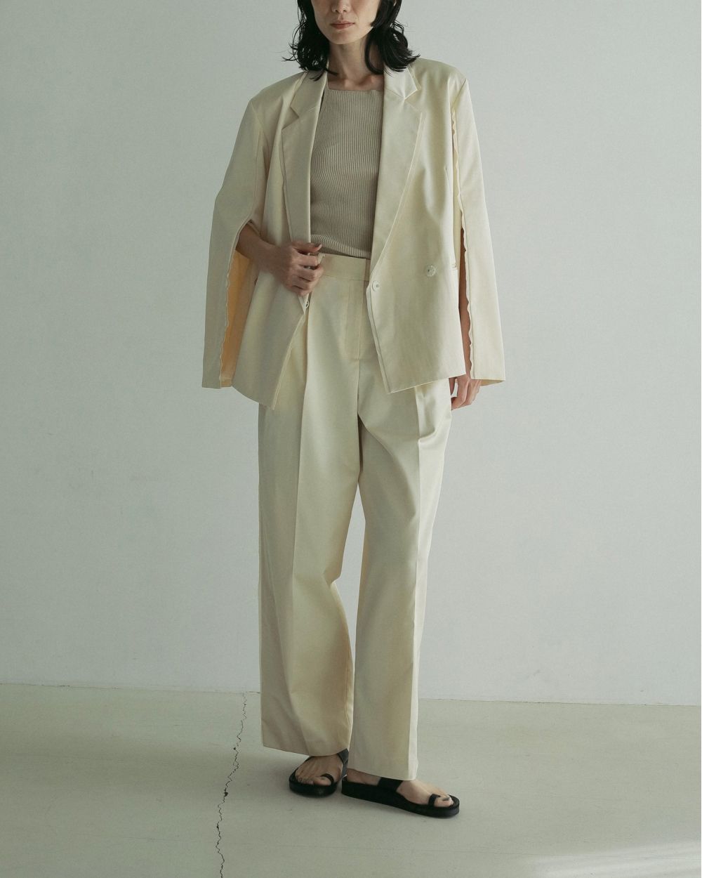 Satin Slit Jacket Satin Slit Jacket,サテンスリットジャケット,62510107,ジャケット,JK,テーラージャケット,アウター,羽織,サテン素材,オケージョン,きれいめ,ànuke,トアンヌーク,lifes,ライフズ,25ss