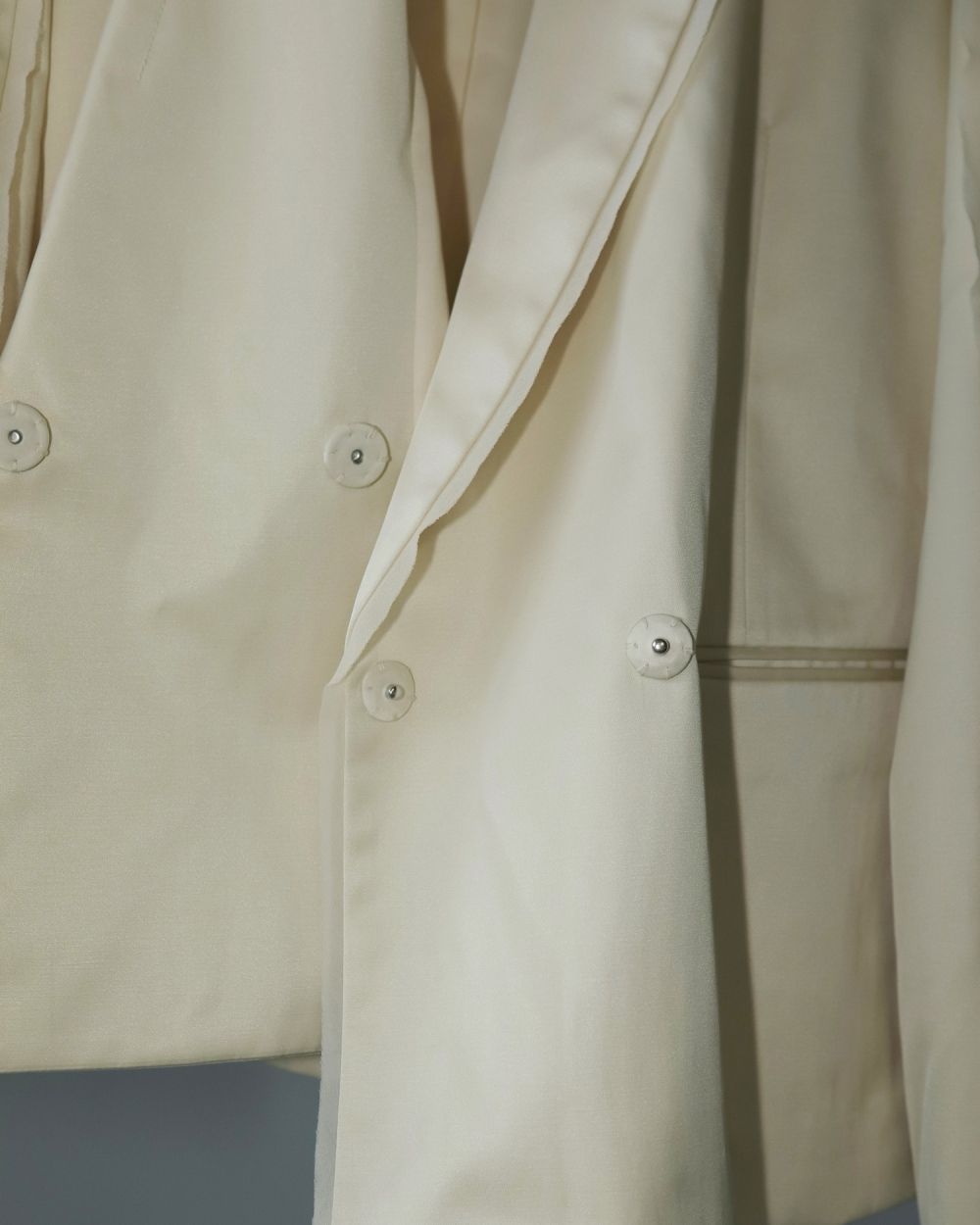 Satin Slit Jacket Satin Slit Jacket,サテンスリットジャケット,62510107,ジャケット,JK,テーラージャケット,アウター,羽織,サテン素材,オケージョン,きれいめ,ànuke,トアンヌーク,lifes,ライフズ,25ss