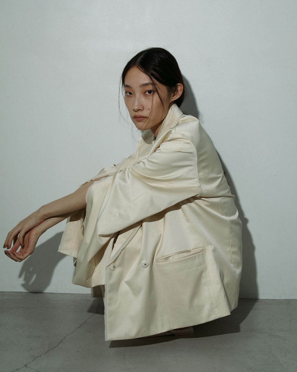Satin Slit Jacket Satin Slit Jacket,サテンスリットジャケット,62510107,ジャケット,JK,テーラージャケット,アウター,羽織,サテン素材,オケージョン,きれいめ,ànuke,トアンヌーク,lifes,ライフズ,25ss