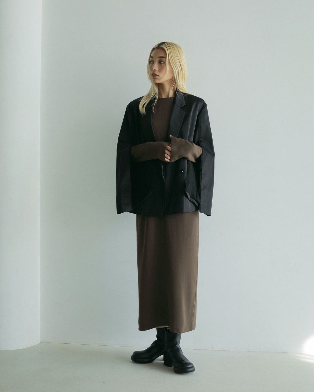 Satin Slit Jacket Satin Slit Jacket,サテンスリットジャケット,62510107,ジャケット,JK,テーラージャケット,アウター,羽織,サテン素材,オケージョン,きれいめ,ànuke,トアンヌーク,lifes,ライフズ,25ss