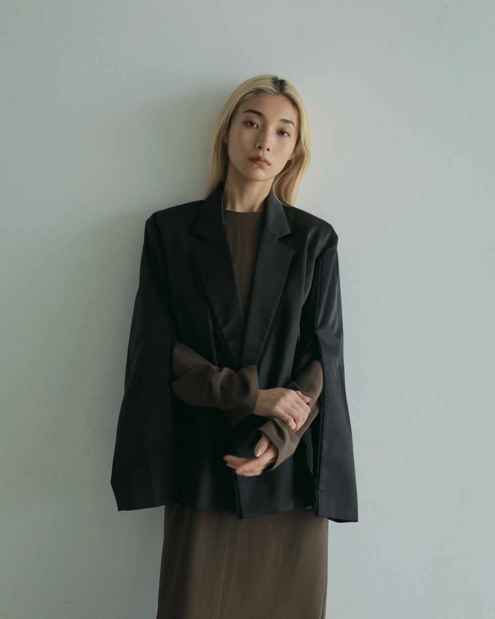Satin Slit Jacket Satin Slit Jacket,サテンスリットジャケット,62510107,ジャケット,JK,テーラージャケット,アウター,羽織,サテン素材,オケージョン,きれいめ,ànuke,トアンヌーク,lifes,ライフズ,25ss