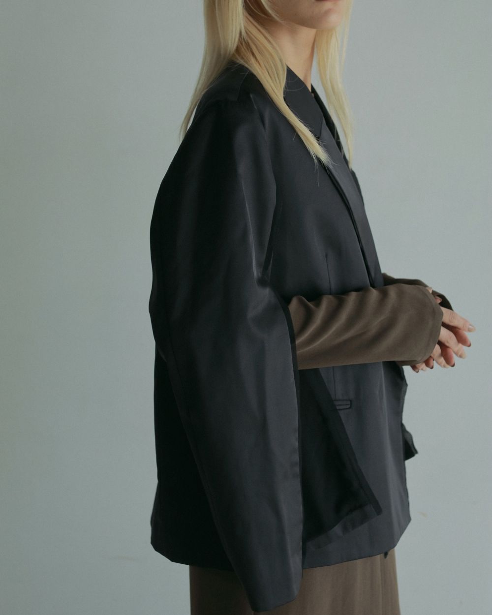Satin Slit Jacket Satin Slit Jacket,サテンスリットジャケット,62510107,ジャケット,JK,テーラージャケット,アウター,羽織,サテン素材,オケージョン,きれいめ,ànuke,トアンヌーク,lifes,ライフズ,25ss