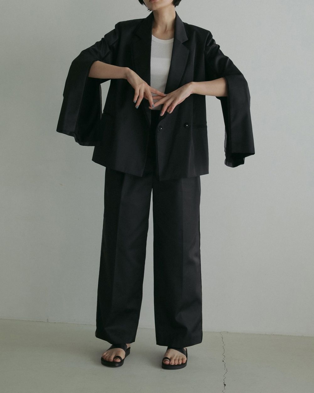 Satin Slit Jacket Satin Slit Jacket,サテンスリットジャケット,62510107,ジャケット,JK,テーラージャケット,アウター,羽織,サテン素材,オケージョン,きれいめ,ànuke,トアンヌーク,lifes,ライフズ,25ss