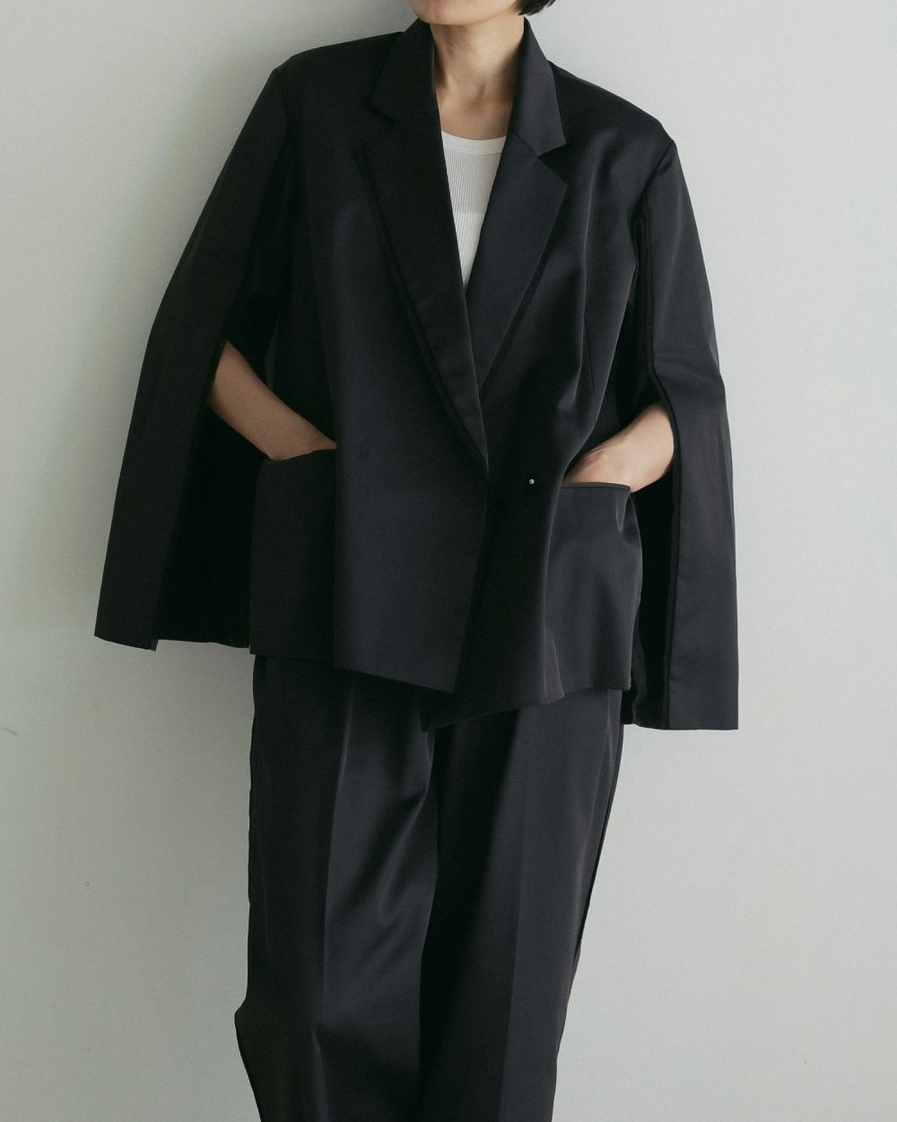 Satin Slit Jacket Satin Slit Jacket,サテンスリットジャケット,62510107,ジャケット,JK,テーラージャケット,アウター,羽織,サテン素材,オケージョン,きれいめ,ànuke,トアンヌーク,lifes,ライフズ,25ss
