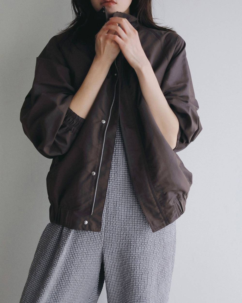 Standcollar Zip Blouson Standcollar Zip Blouson,スタンドカラージップブルゾン,62510201,アウター,羽織,スタンドカラーブルゾン,ブルゾン,ànuke,トアンヌーク,lifes,ライフズ,25ss