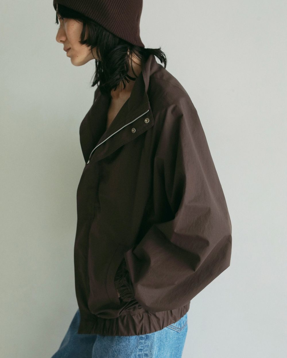 Standcollar Zip Blouson Standcollar Zip Blouson,スタンドカラージップブルゾン,62510201,アウター,羽織,スタンドカラーブルゾン,ブルゾン,ànuke,トアンヌーク,lifes,ライフズ,25ss