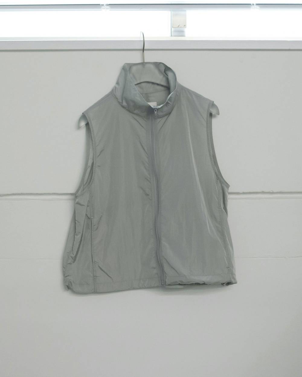Nylon Sleeveless Blouson Nylon Sleeveless Blouson,ナイロンスリーブレスブルゾン,62510202,ブルゾン,ZIPベスト,シアー,ノースリーブ,ナイロン素材,ànuke,トアンヌーク,lifes,ライフズ,25ss
