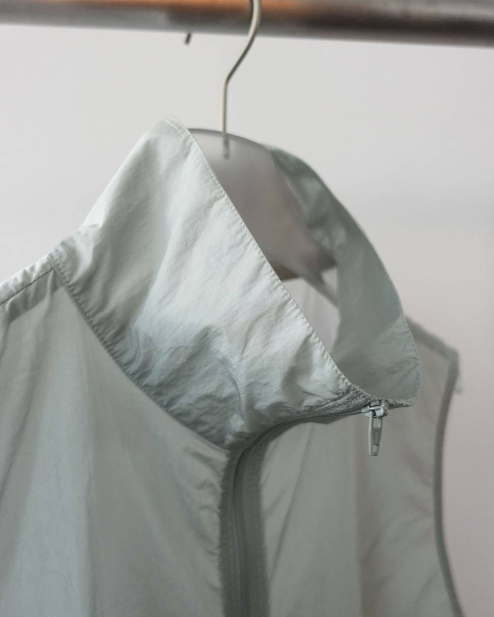 Nylon Sleeveless Blouson Nylon Sleeveless Blouson,ナイロンスリーブレスブルゾン,62510202,ブルゾン,ZIPベスト,シアー,ノースリーブ,ナイロン素材,ànuke,トアンヌーク,lifes,ライフズ,25ss