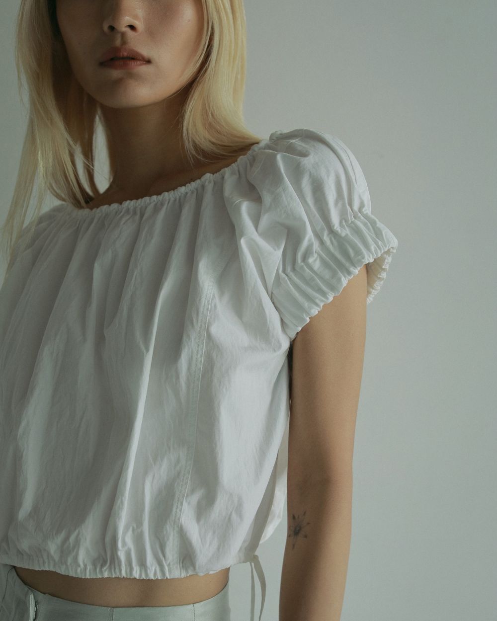 Gather Offshoulder Tops Gather Offshoulder Tops,ギャザーオフショルダートップス,62510404,トップス,オフショル,オフショルダー,ショートブラウス,2WAY,ànuke,アンヌーク,lifes,ライフズ,25ss