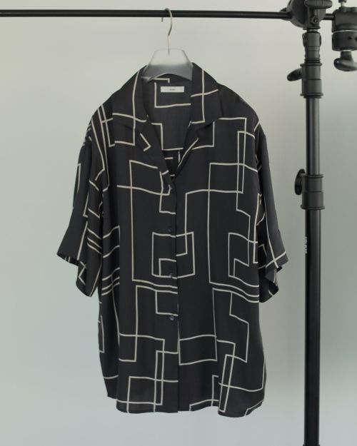 ànuke online store（アンヌーク） / Geometric Opencollar