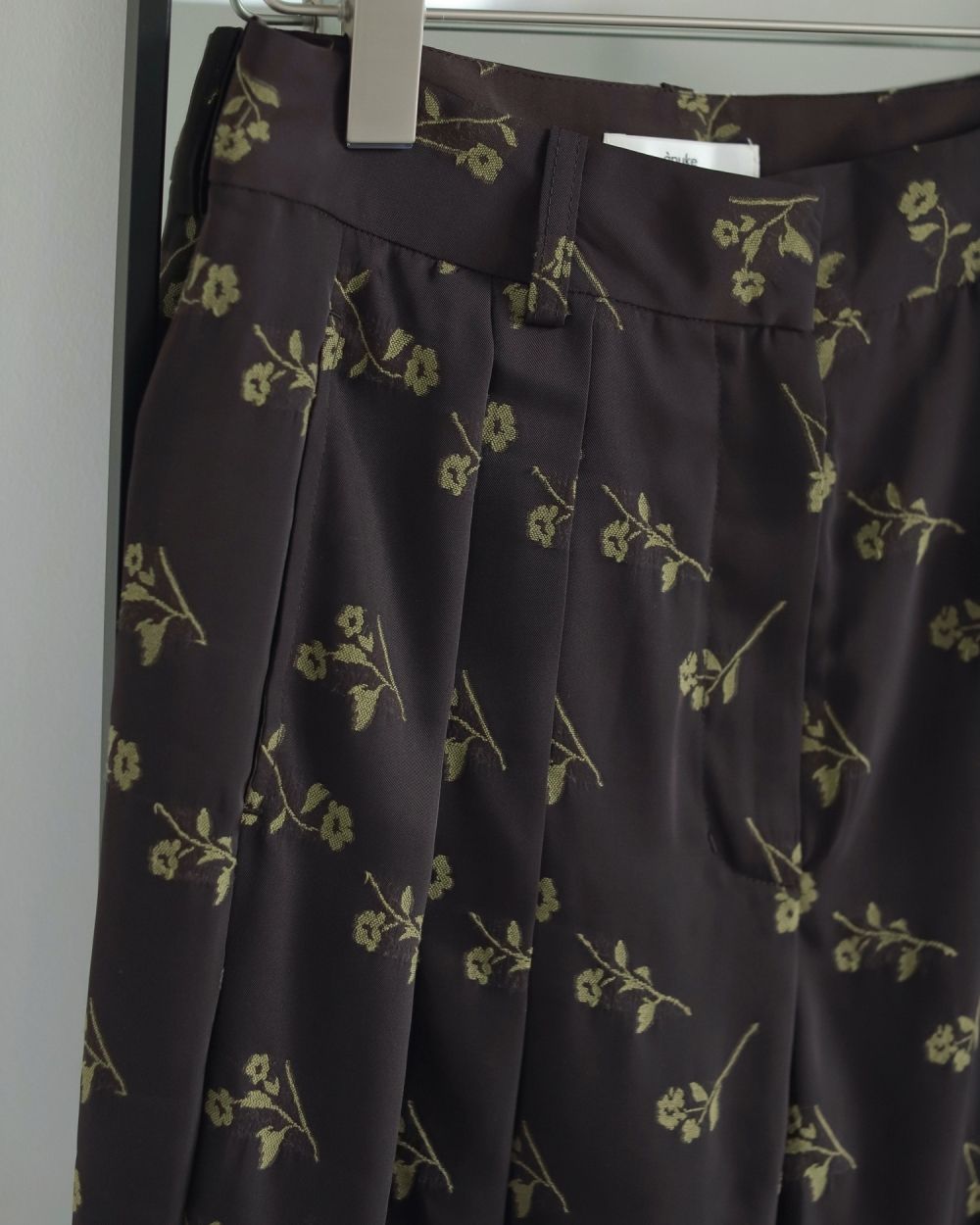 Flower Jacquard Pants Flower Jacquard Pants,フラワージャガードパンツ,62510717,ボトムス,ワイドパンツ,花柄素材,国内素材,ànuke,アンヌーク,lifes,ライフズ,25ss