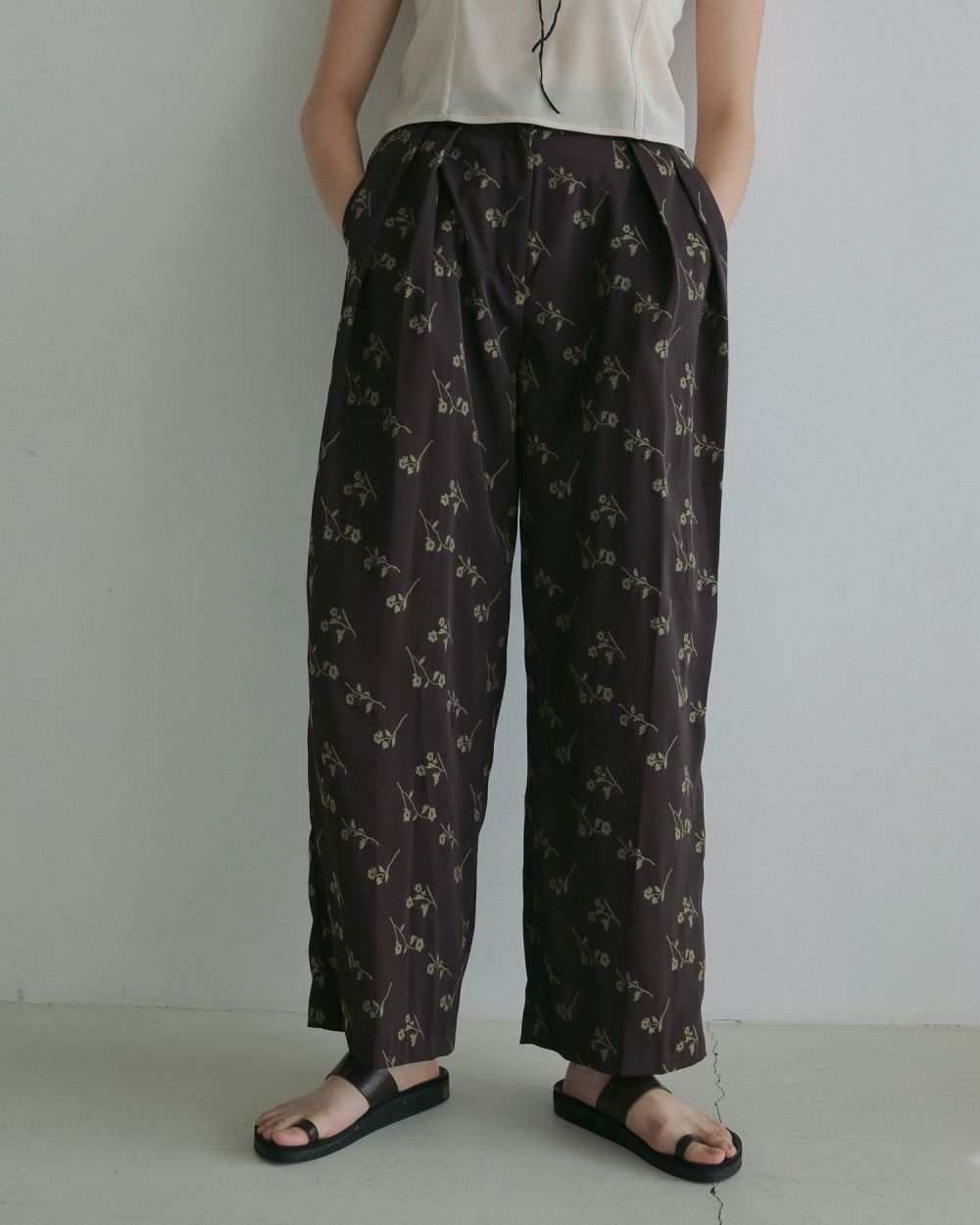 Flower Jacquard Pants Flower Jacquard Pants,フラワージャガードパンツ,62510717,ボトムス,ワイドパンツ,花柄素材,国内素材,ànuke,アンヌーク,lifes,ライフズ,25ss