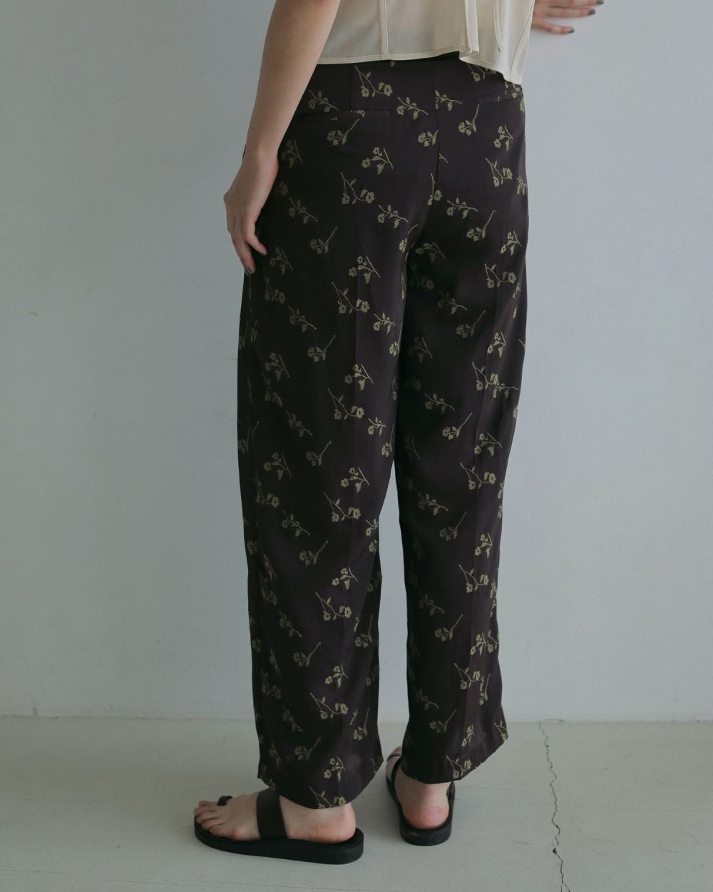 Flower Jacquard Pants Flower Jacquard Pants,フラワージャガードパンツ,62510717,ボトムス,ワイドパンツ,花柄素材,国内素材,ànuke,アンヌーク,lifes,ライフズ,25ss