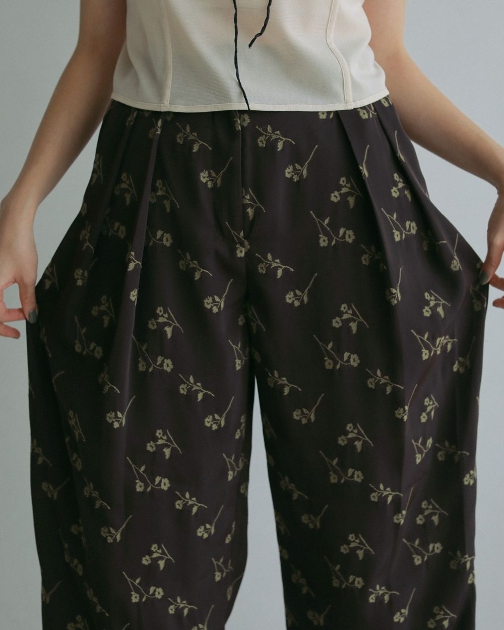 Flower Jacquard Pants Flower Jacquard Pants,フラワージャガードパンツ,62510717,ボトムス,ワイドパンツ,花柄素材,国内素材,ànuke,アンヌーク,lifes,ライフズ,25ss