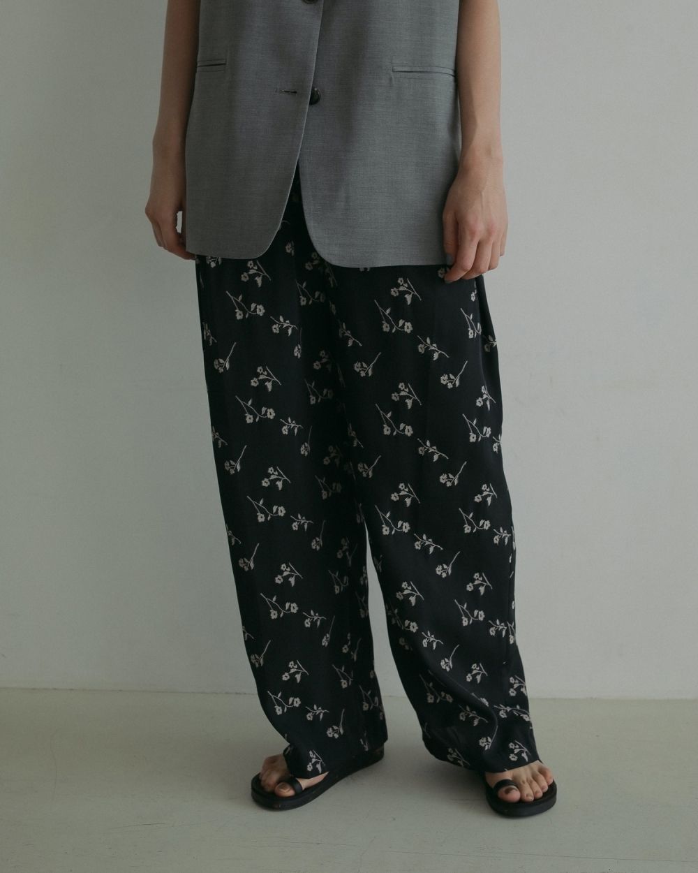 Flower Jacquard Pants Flower Jacquard Pants,フラワージャガードパンツ,62510717,ボトムス,ワイドパンツ,花柄素材,国内素材,ànuke,アンヌーク,lifes,ライフズ,25ss