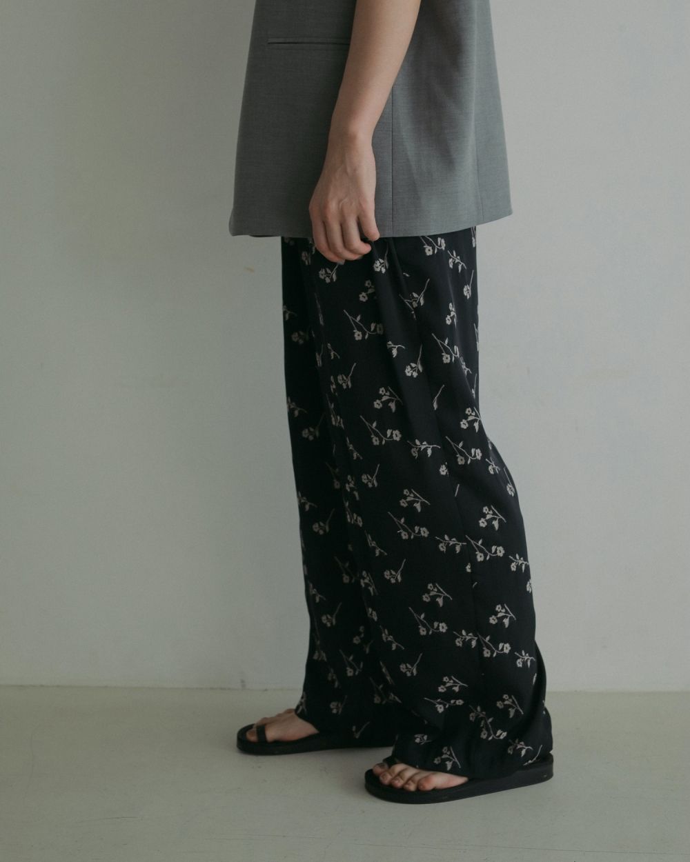 Flower Jacquard Pants Flower Jacquard Pants,フラワージャガードパンツ,62510717,ボトムス,ワイドパンツ,花柄素材,国内素材,ànuke,アンヌーク,lifes,ライフズ,25ss