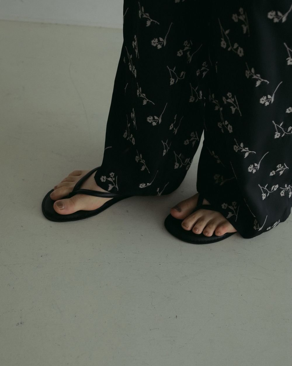 Flower Jacquard Pants Flower Jacquard Pants,フラワージャガードパンツ,62510717,ボトムス,ワイドパンツ,花柄素材,国内素材,ànuke,アンヌーク,lifes,ライフズ,25ss