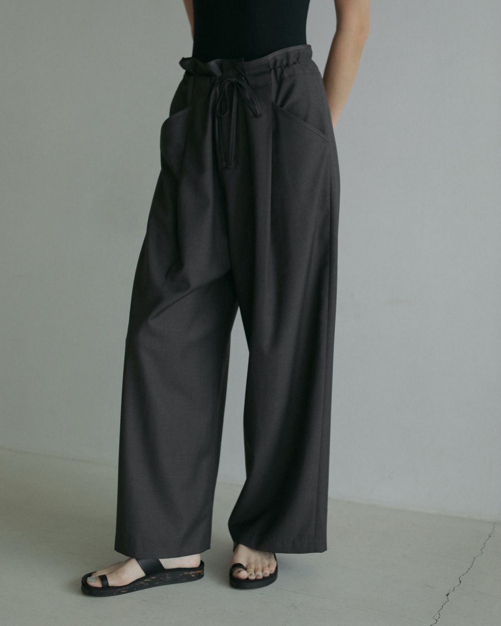 Drawstring Waterrepellent Pants Drawstring Waterrepellent Pants,ドロストリングウォーターリペラントパンツ,62510718,ボトム,パンツ,撥水加工,ànuke,アンヌーク,lifes,ライフズ,25ss