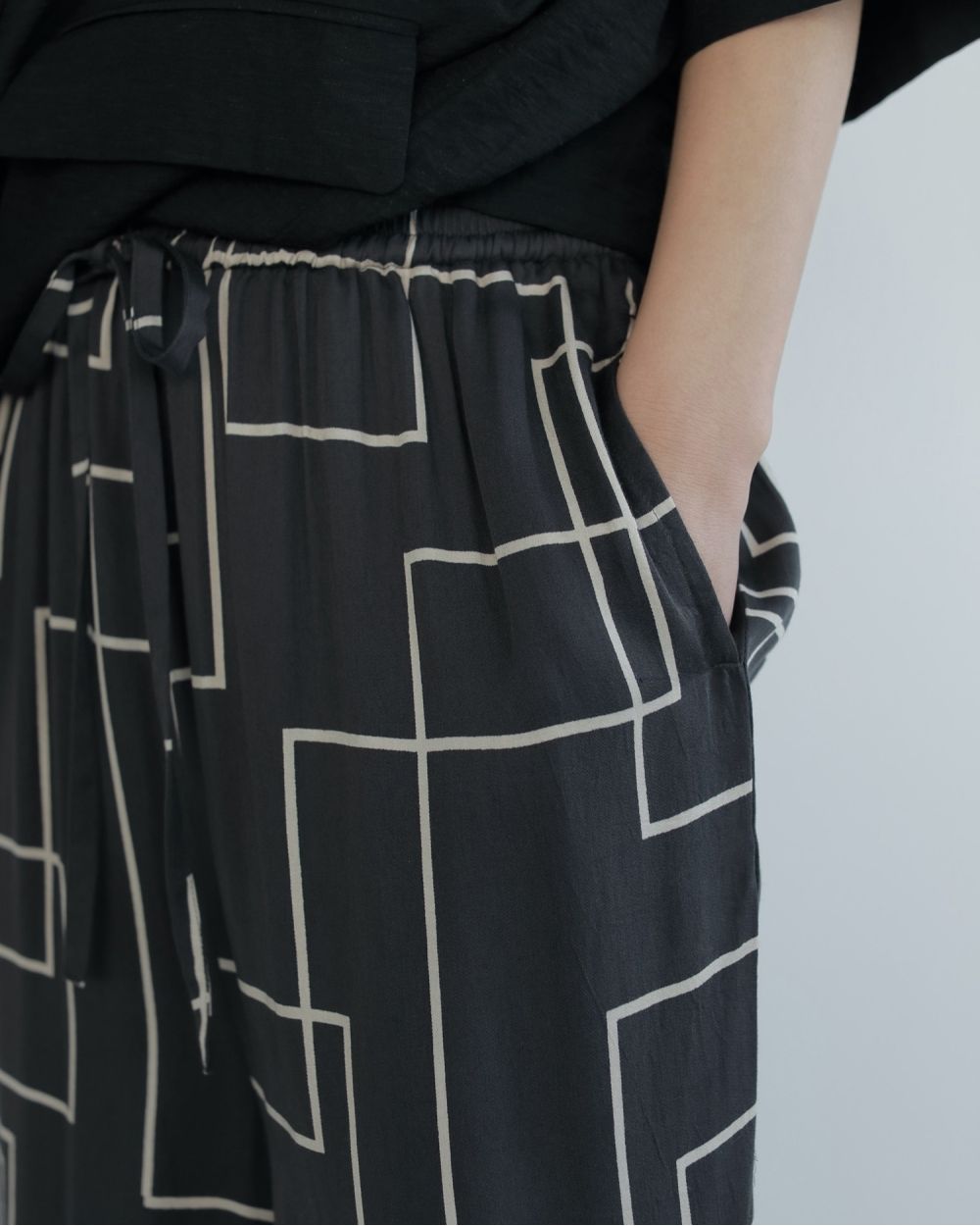 Geometric Easy Pants Geometric Easy Pants,ジオメトリックイージーパンツ,62510723,ボトム,パンツ,柄ボトム,インド製,ànuke,アンヌーク,lifes,ライフズ,25ss