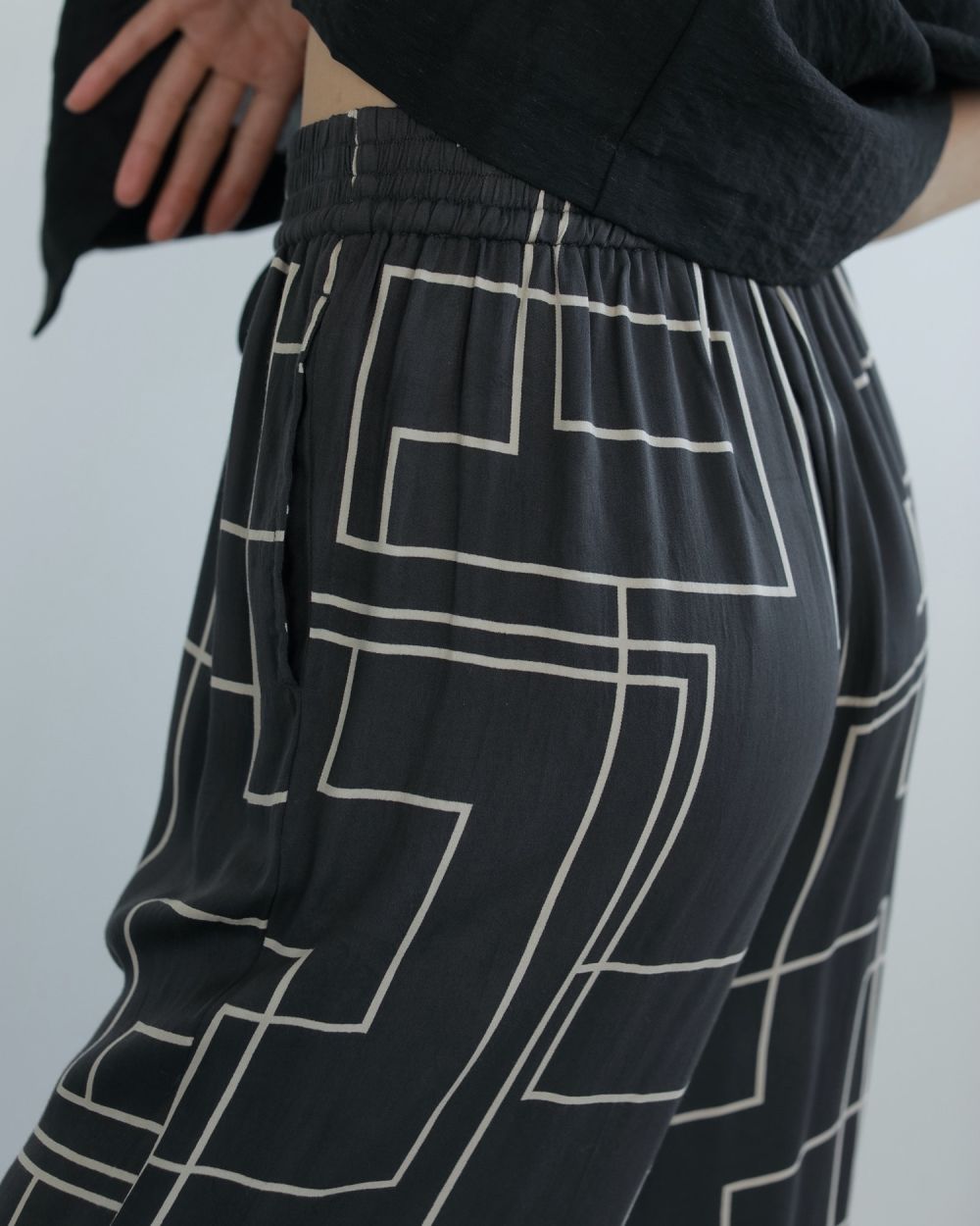 Geometric Easy Pants Geometric Easy Pants,ジオメトリックイージーパンツ,62510723,ボトム,パンツ,柄ボトム,インド製,ànuke,アンヌーク,lifes,ライフズ,25ss