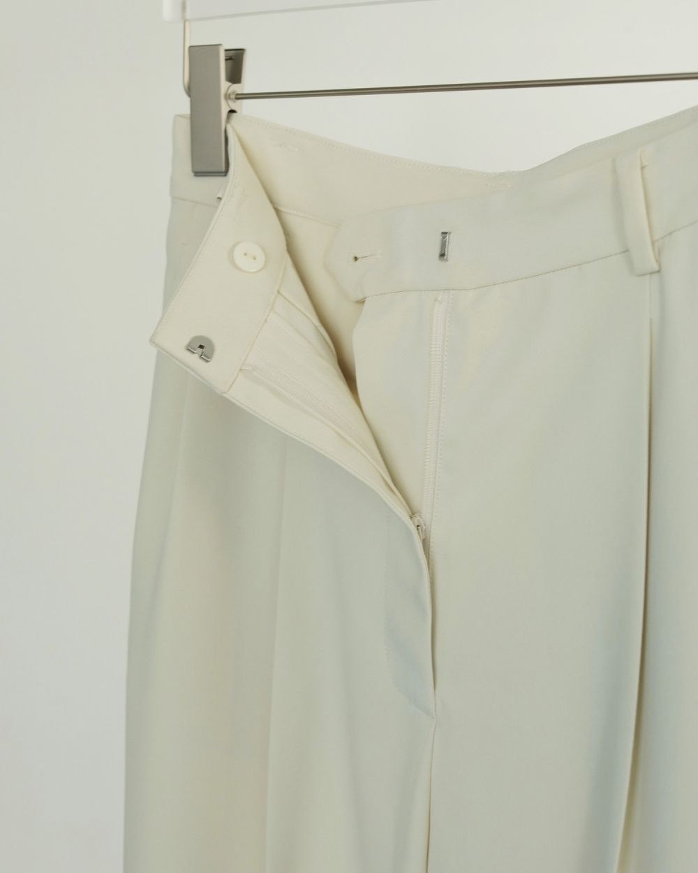 Georgette Cocoon Pants Georgette Cocoon Pants,ジョーゼットコクーンパンツ,62510725,ボトム,パンツ,タックパンツ,コクーンシルエット,ànuke,アンヌーク,lifes,ライフズ,25ss