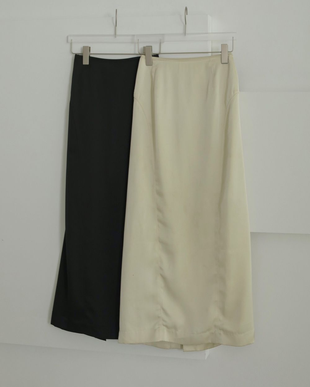 Satin Pencil Skirt Satin Pencil Skirt,サテンペンシルスカート,62510808,ボトムス,ペンシルスカート,ウエストゴム,ànuke,トアンヌーク,lifes,ライフズ,25ss