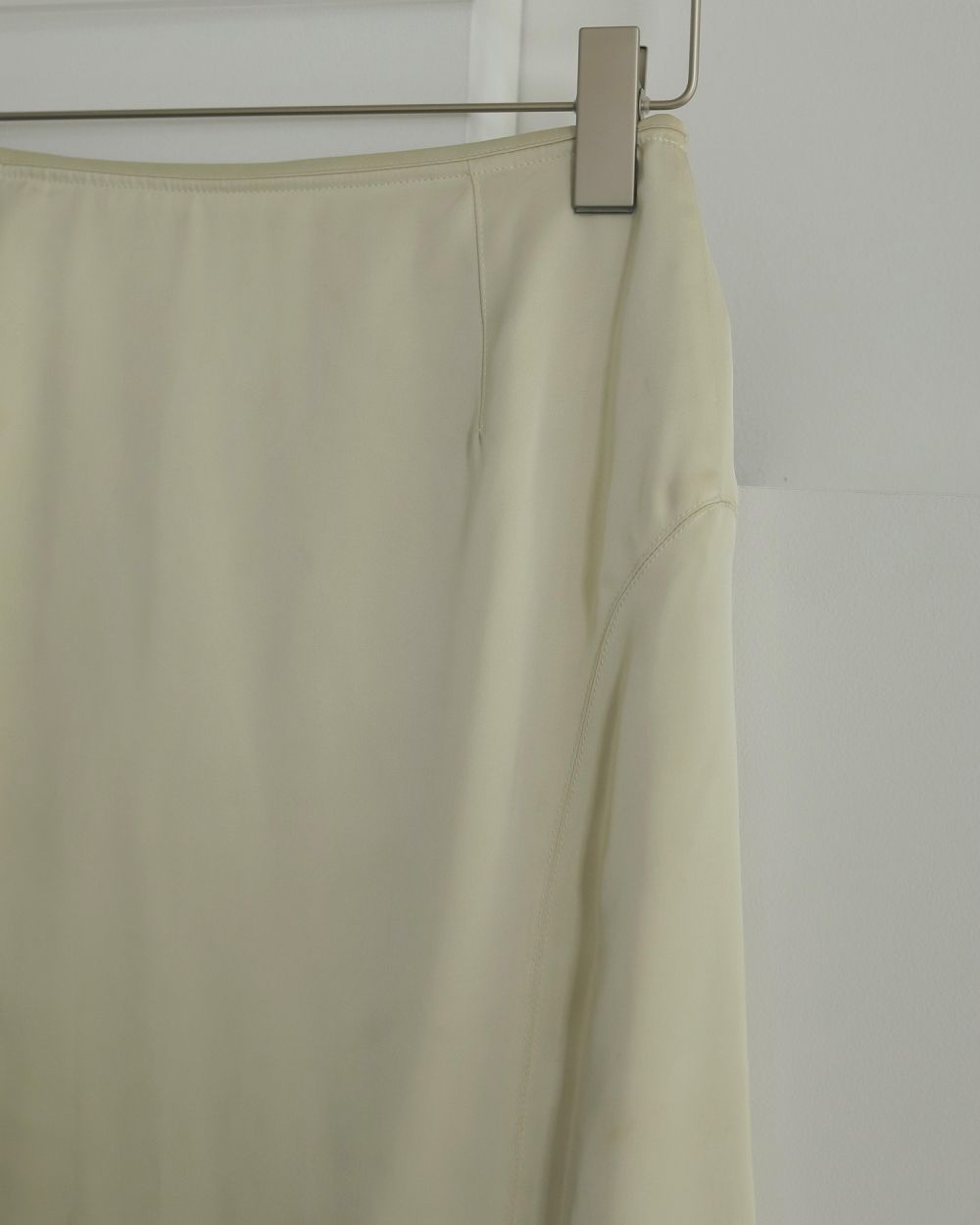 Satin Pencil Skirt Satin Pencil Skirt,サテンペンシルスカート,62510808,ボトムス,ペンシルスカート,ウエストゴム,ànuke,トアンヌーク,lifes,ライフズ,25ss
