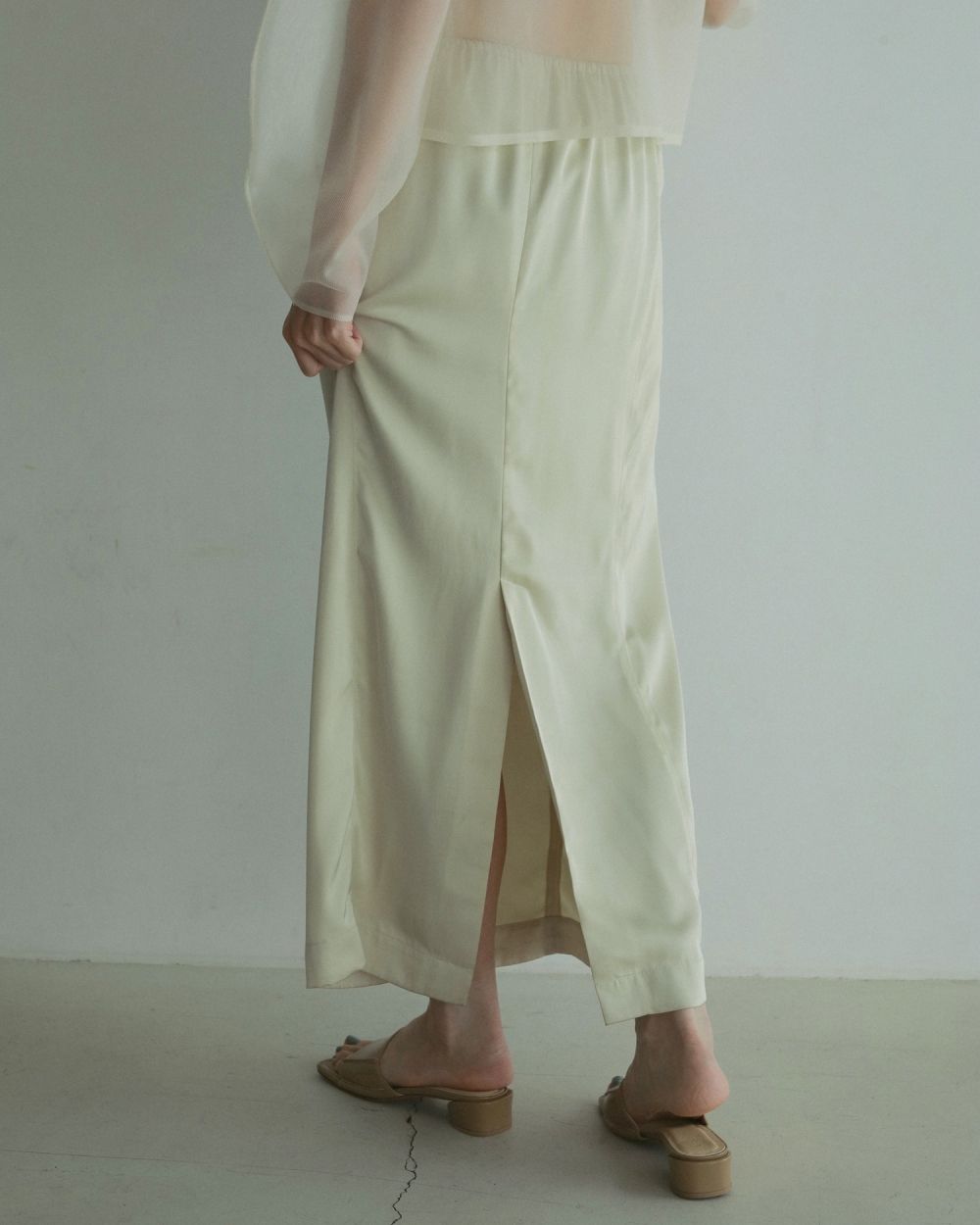 Satin Pencil Skirt Satin Pencil Skirt,サテンペンシルスカート,62510808,ボトムス,ペンシルスカート,ウエストゴム,ànuke,トアンヌーク,lifes,ライフズ,25ss