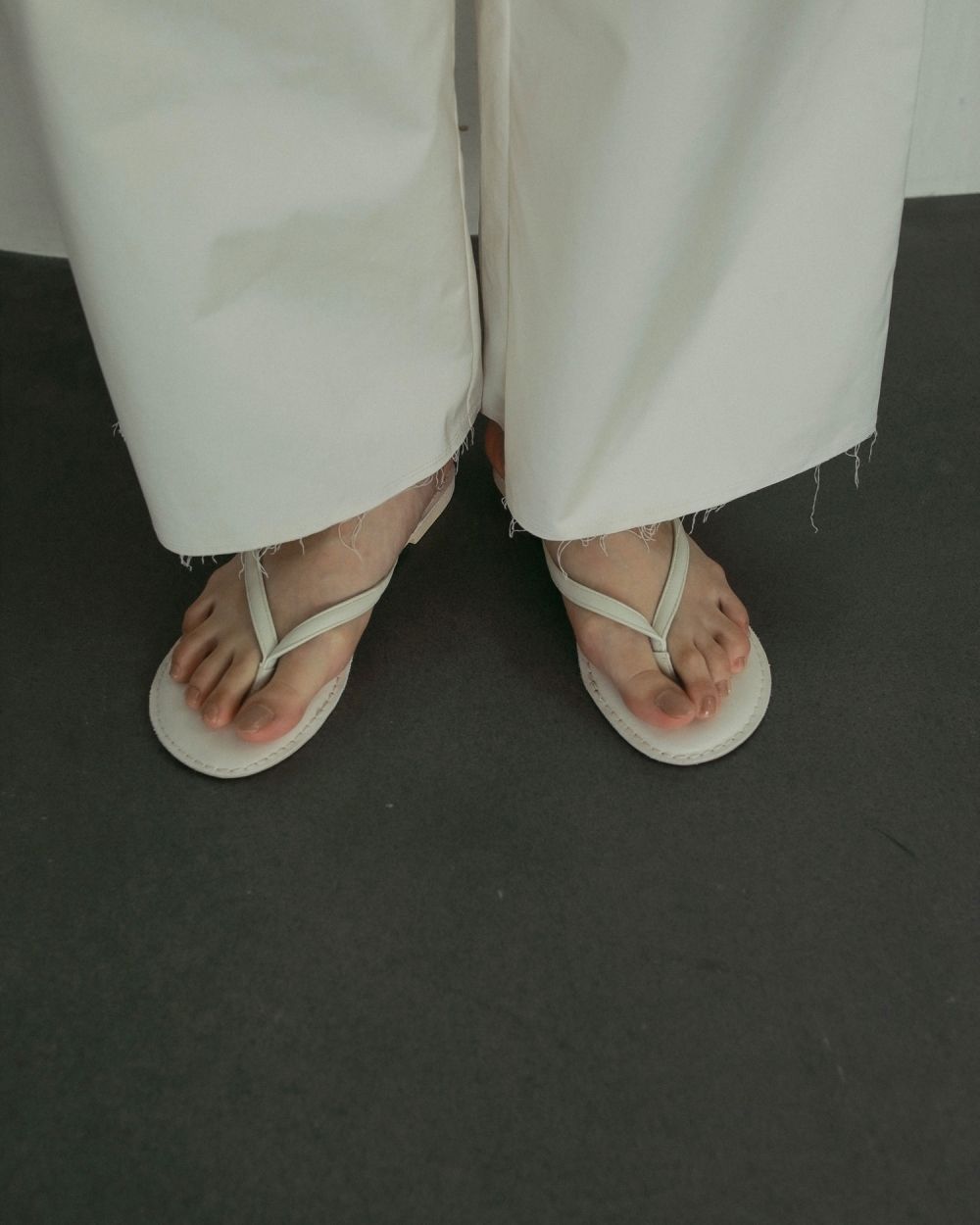Ecoleather Tong Sandals Ecoleather Tong Sandals,エコレザートングサンダル,62511003,サンダル,トングサンダル,シューズ,合皮,ànuke,アンヌーク,lifes,ライフズ,25ss