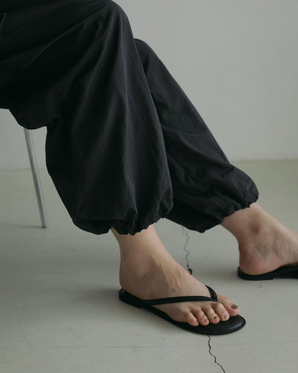Ecoleather Tong Sandals Ecoleather Tong Sandals,エコレザートングサンダル,62511003,サンダル,トングサンダル,シューズ,合皮,ànuke,アンヌーク,lifes,ライフズ,25ss