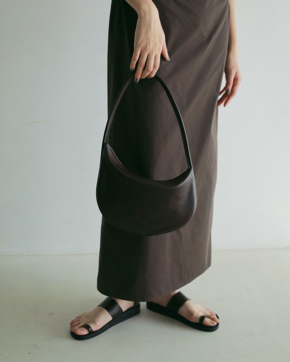 Leather Round Bag Leather Round Bag,レザーラウンドバッグ,62511014,バッグ,レザーバッグ,グッズ,小物,ànuke,トアンヌーク,lifes,ライフズ,25ss