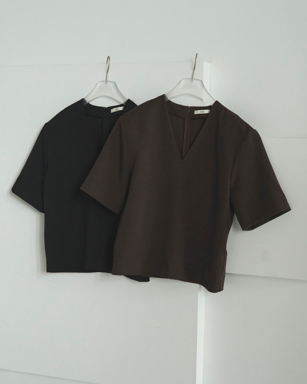 Powershoulder Vneck Tops Powershoulder Vneck Tops,パワーショルダーブイネックトップス,62520409,トップス,Vネック,ànuke,アンヌーク,lifes,ライフズ,25aw