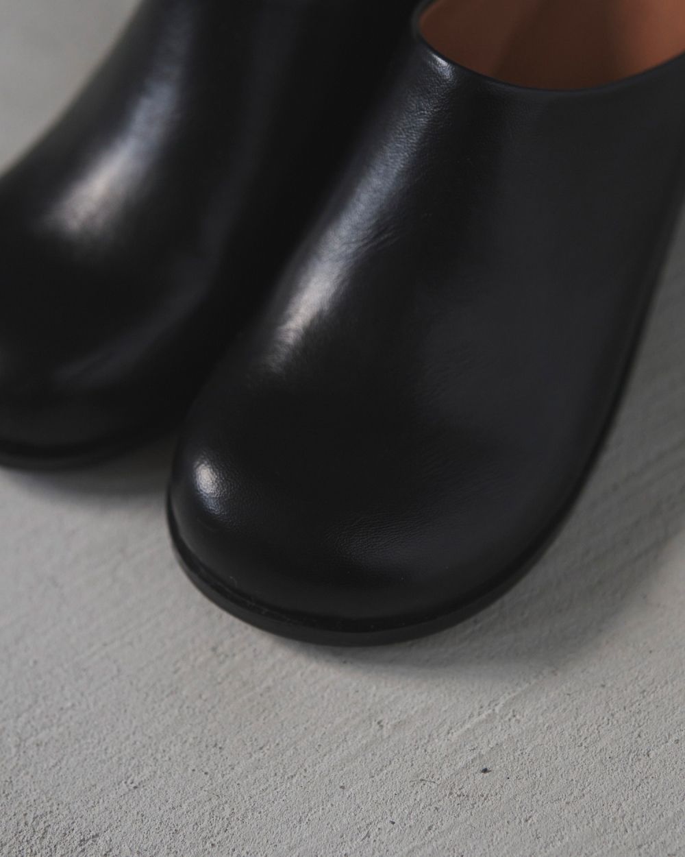 Ecoleather Heel Slip-ons Ecoleather Heel Slip-ons,エコレザーヒールスリッポン,62521021,シューズ,靴,スリッポン,ヒールスリッポン,ànuke,アンヌーク,lifes,ライフズ,25aw