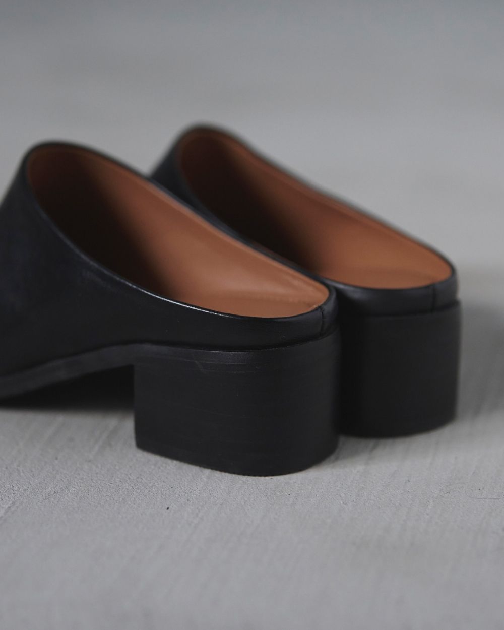 Ecoleather Heel Slip-ons Ecoleather Heel Slip-ons,エコレザーヒールスリッポン,62521021,シューズ,靴,スリッポン,ヒールスリッポン,ànuke,アンヌーク,lifes,ライフズ,25aw