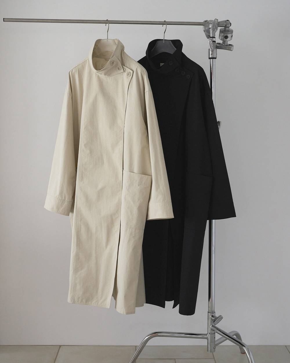 Standcollar Long Coat Standcollar Long Coat,スタンドカラー ロング コート,62610002,コート,アウター,ロングコート,スタンドカラー,羽織,ànuke,アンヌーク,lifes,ライフズ,26ss
