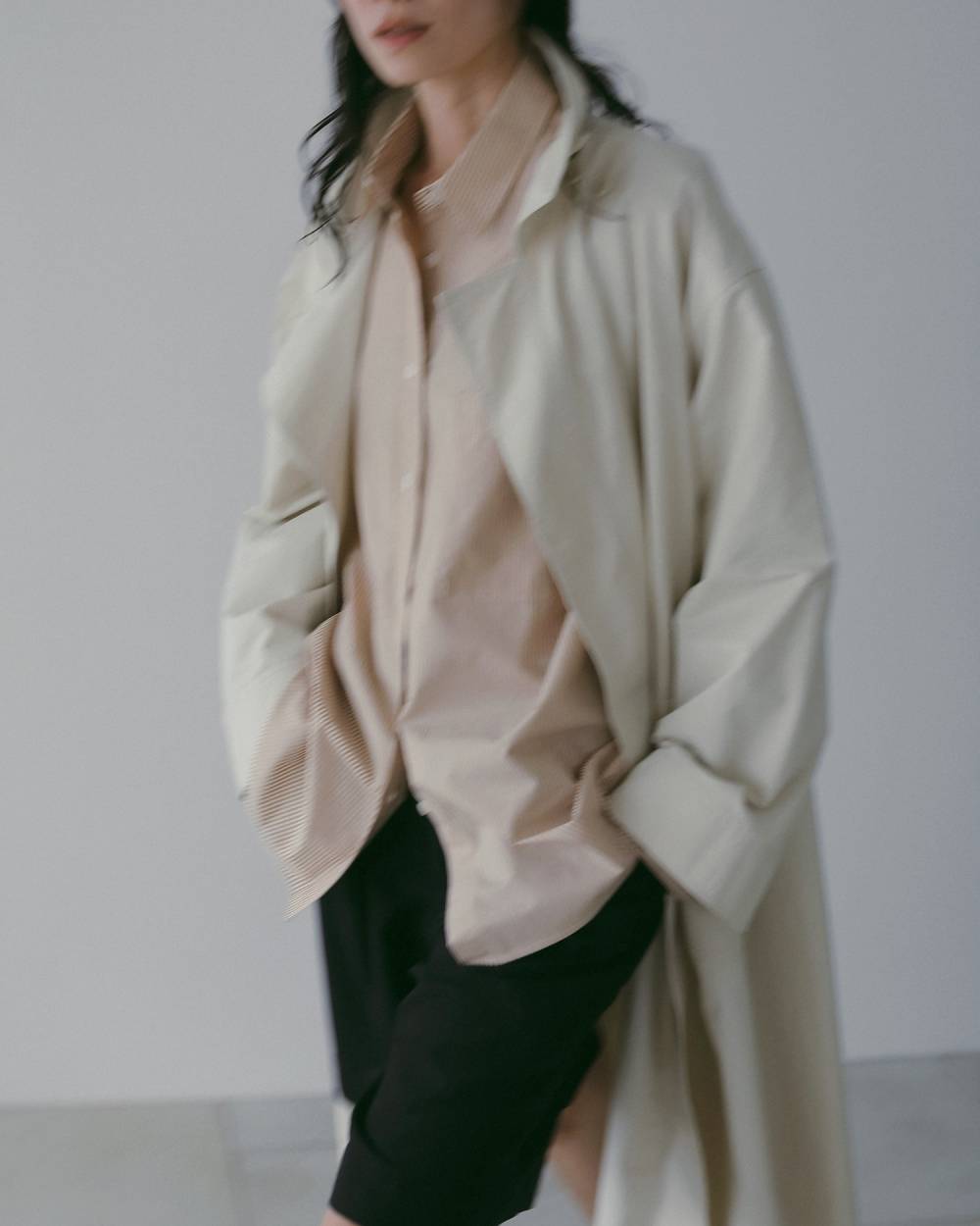Standcollar Long Coat Standcollar Long Coat,スタンドカラー ロング コート,62610002,コート,アウター,ロングコート,スタンドカラー,羽織,ànuke,アンヌーク,lifes,ライフズ,26ss