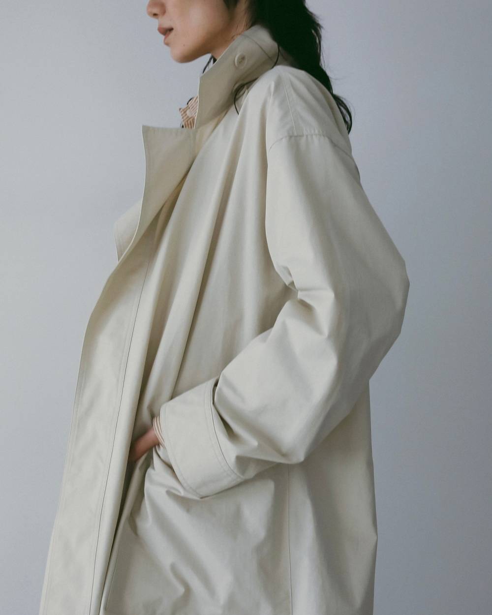 Standcollar Long Coat Standcollar Long Coat,スタンドカラー ロング コート,62610002,コート,アウター,ロングコート,スタンドカラー,羽織,ànuke,アンヌーク,lifes,ライフズ,26ss