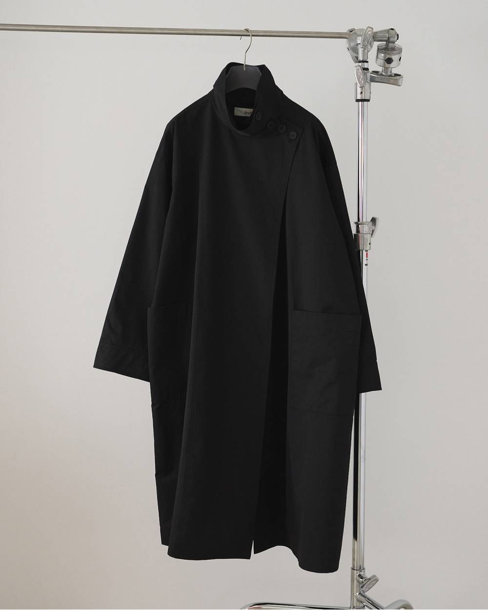 Standcollar Long Coat Standcollar Long Coat,スタンドカラー ロング コート,62610002,コート,アウター,ロングコート,スタンドカラー,羽織,ànuke,アンヌーク,lifes,ライフズ,26ss