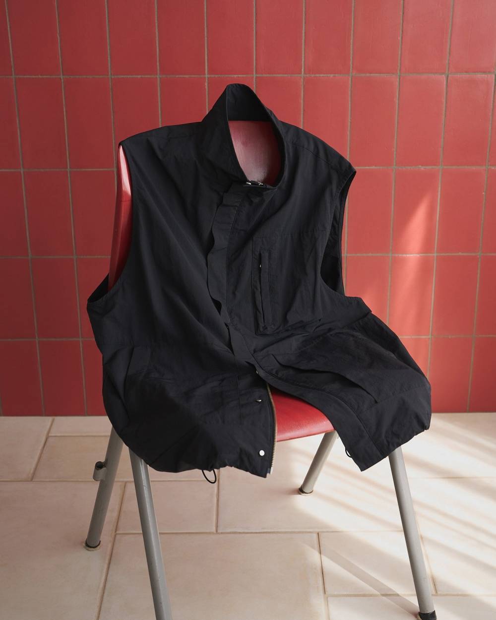 Standcollar Pocket Vest Standcollar Pocket Vest,スタンドカラー ポケット ベスト,62610103,ナイロンベスト,オーバーサイズ,羽織,ベスト,アウター,ジャケット,ànuke,アンヌーク,lifes,ライフズ,26ss