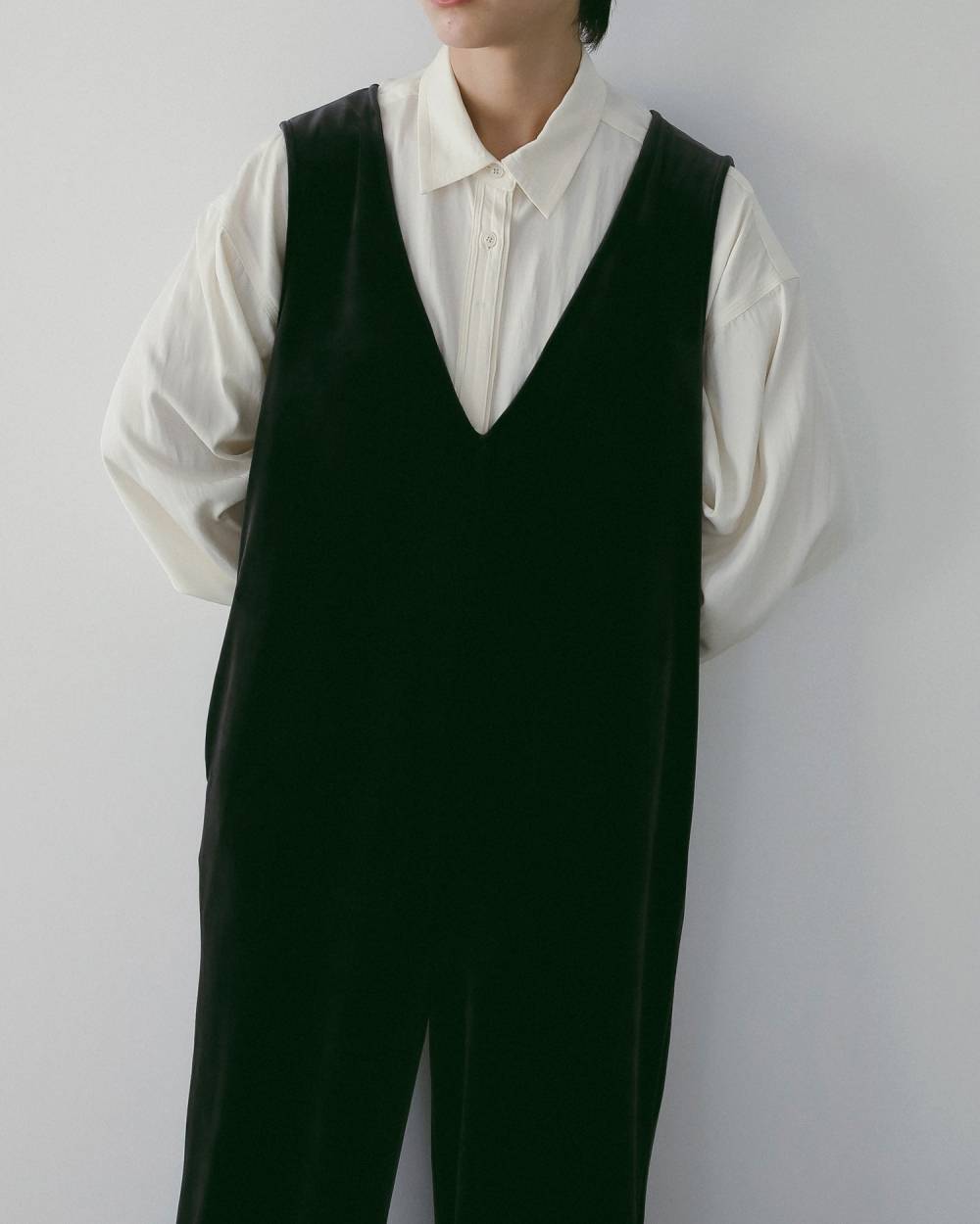 Velour Vneck Combinaison Velour Vneck Combinaison,ベロア Vネック コンビネゾン,62610313,コンビネゾン,ワンピース,ワンピ,ベロア,ベロア素材,OP,ドレス,きれいめ,セレモニー,結婚式,入園式,卒園式,卒業式,卒入園式,ànuke,アンヌーク,lifes,ライフズ,26ss