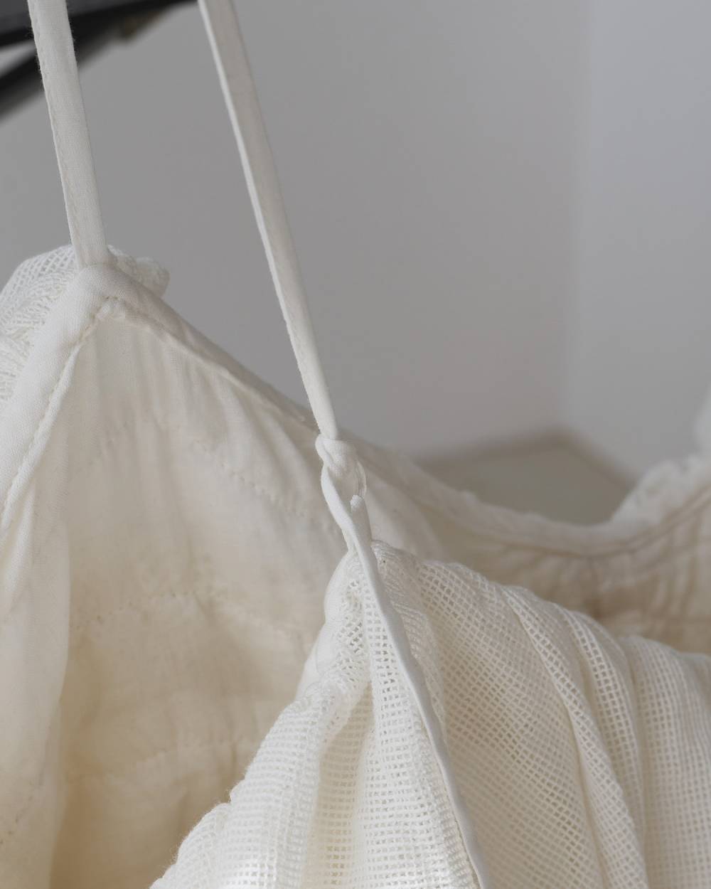 Mesh Frill Camisole Mesh Frill Camisole,メッシュ フリル キャミソール,62610402,キャミソール,トップス,レイヤード,キャミ,フリル,キャミソールトップス,ànuke,アンヌーク,lifes,ライフズ,26ss