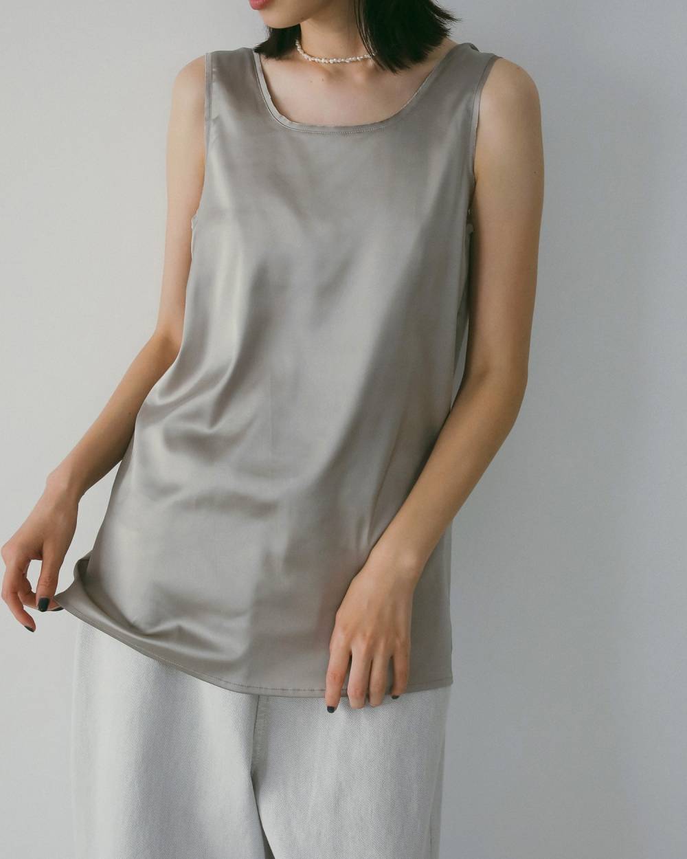 Satin Uneck Tops Satin Uneck Tops,サテン Uネック トップス,62610405,トップス,ノースリーブ,ノースリ,タンクトップ,タンク,サテン素材,ànuke,アンヌーク,lifes,ライフズ,26ss