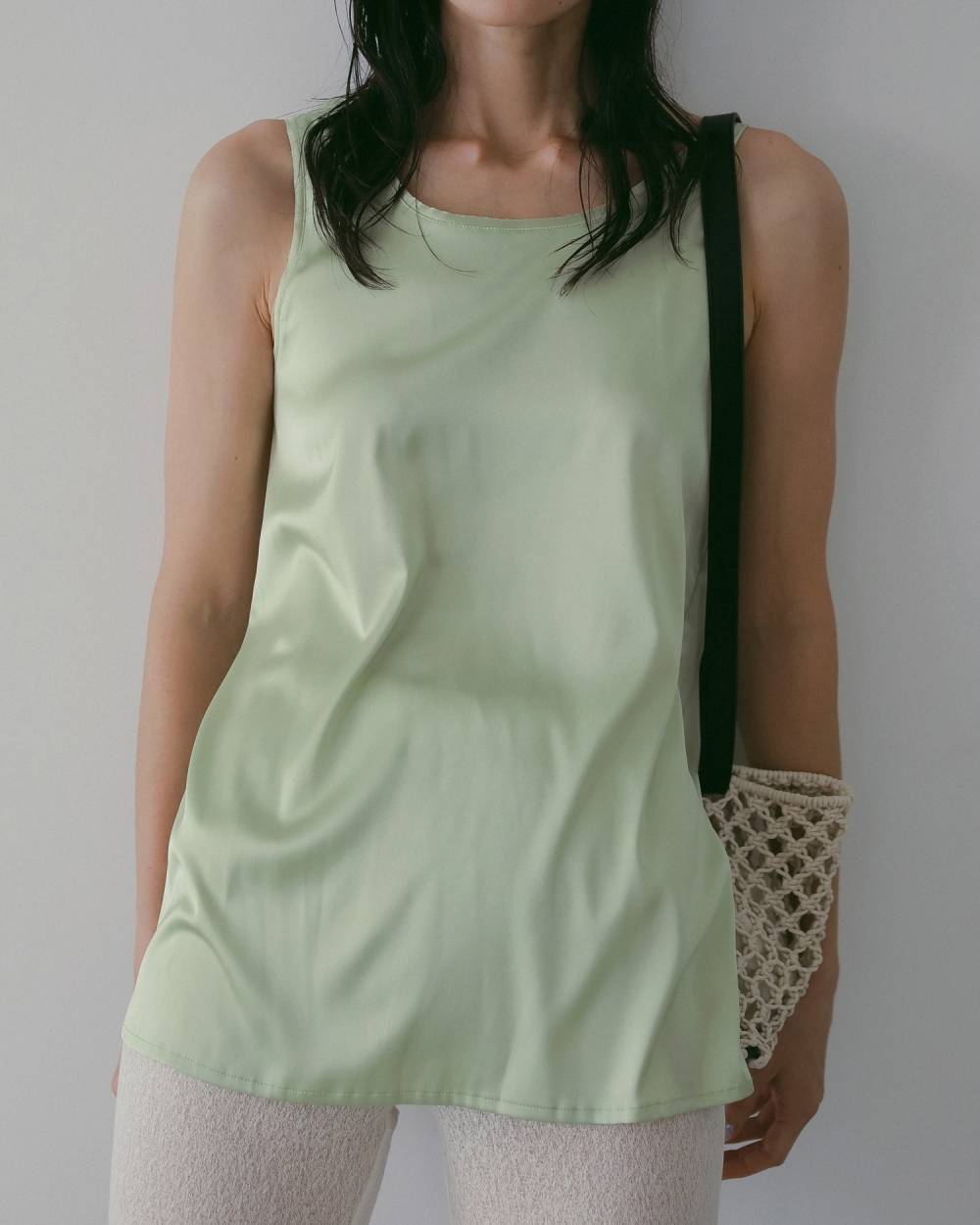 Satin Uneck Tops Satin Uneck Tops,サテン Uネック トップス,62610405,トップス,ノースリーブ,ノースリ,タンクトップ,タンク,サテン素材,ànuke,アンヌーク,lifes,ライフズ,26ss