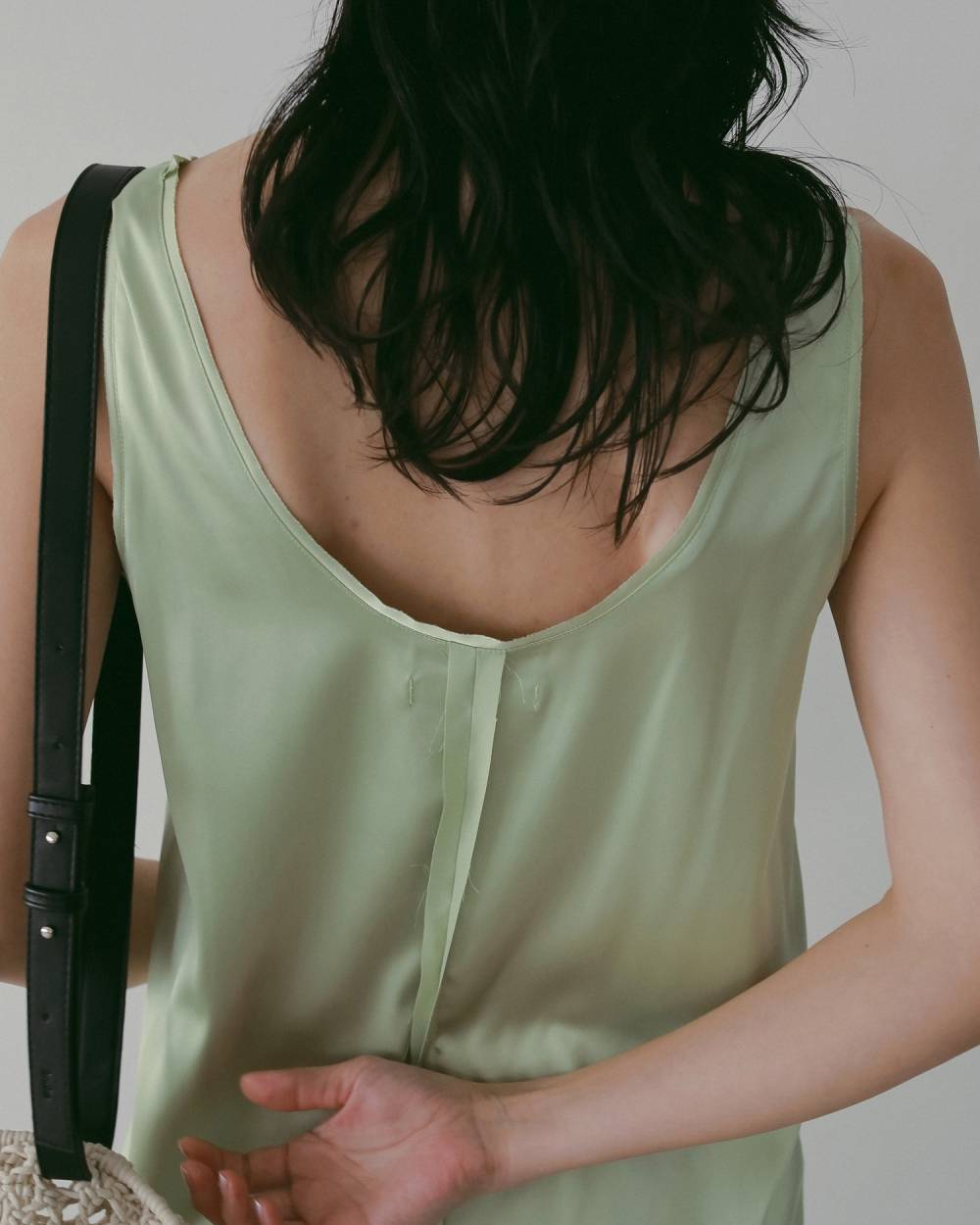 Satin Uneck Tops Satin Uneck Tops,サテン Uネック トップス,62610405,トップス,ノースリーブ,ノースリ,タンクトップ,タンク,サテン素材,ànuke,アンヌーク,lifes,ライフズ,26ss