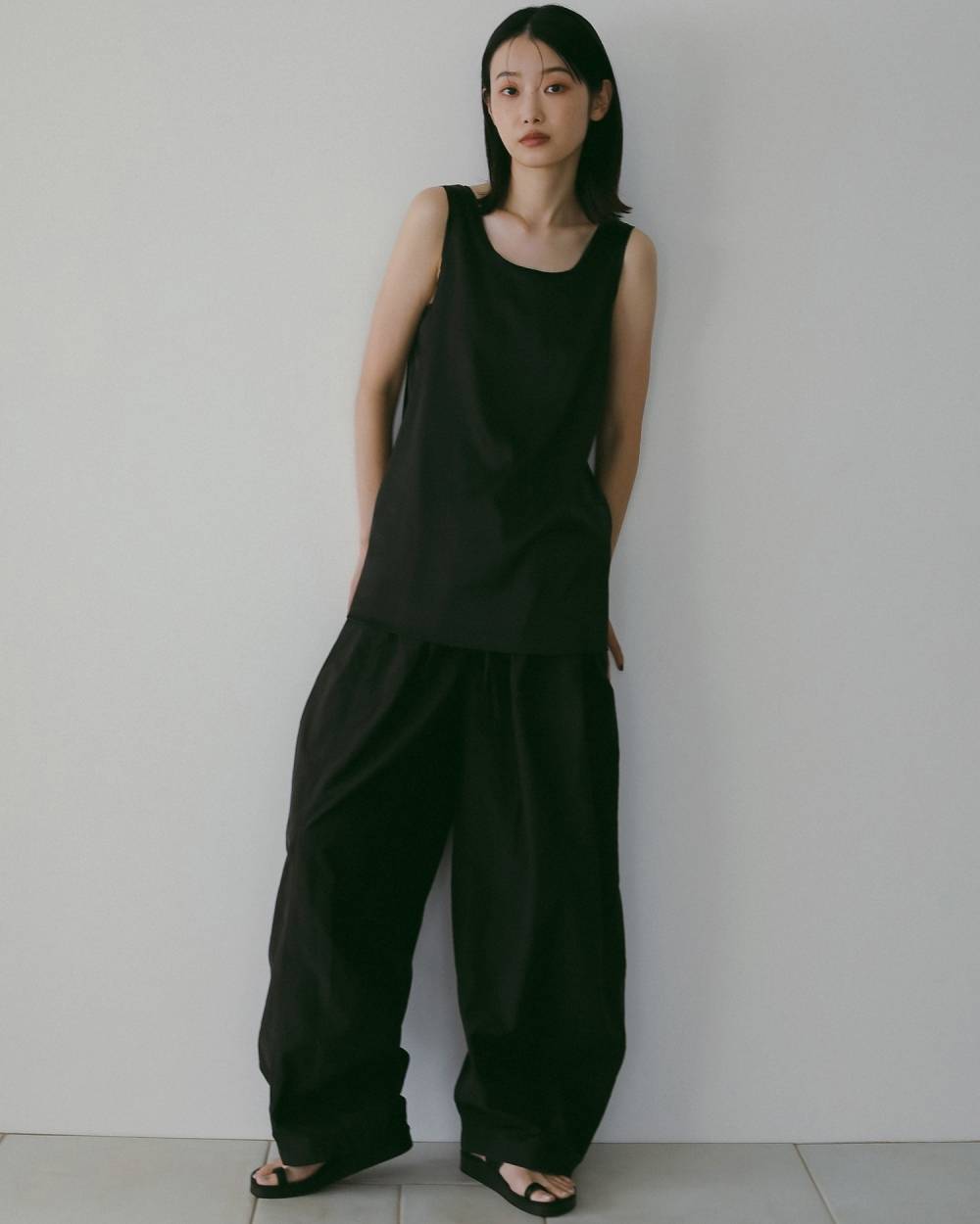 Satin Uneck Tops Satin Uneck Tops,サテン Uネック トップス,62610405,トップス,ノースリーブ,ノースリ,タンクトップ,タンク,サテン素材,ànuke,アンヌーク,lifes,ライフズ,26ss