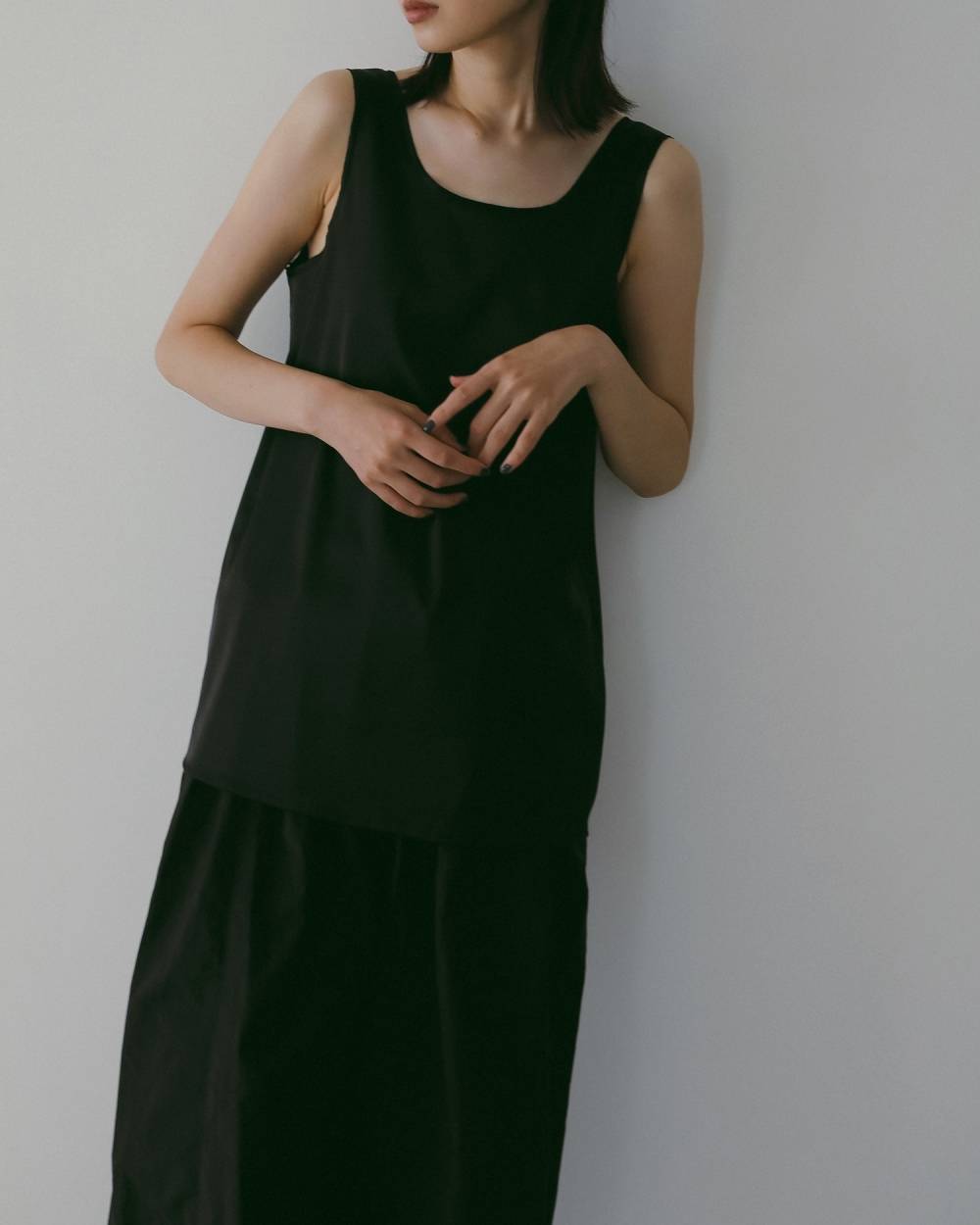 Satin Uneck Tops Satin Uneck Tops,サテン Uネック トップス,62610405,トップス,ノースリーブ,ノースリ,タンクトップ,タンク,サテン素材,ànuke,アンヌーク,lifes,ライフズ,26ss