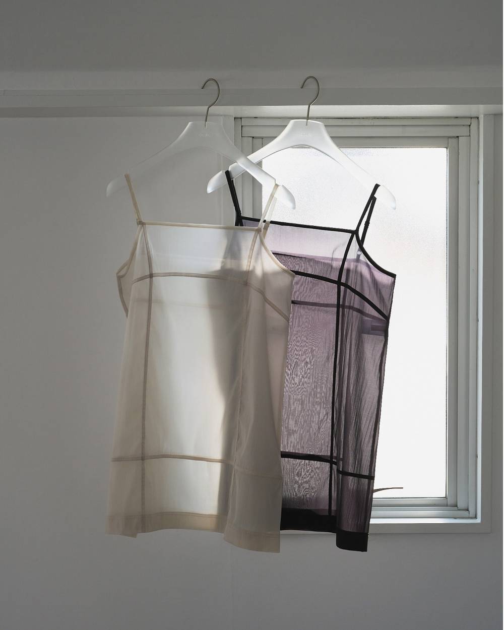 Sheer Panel Longcamisole Sheer Panel Longcamisole,シアー パネル ロングキャミソール,62610421,キャミソール,キャミ,シアー素材,インナー,トップス,ànuke,アンヌーク,lifes,ライフズ,26ss