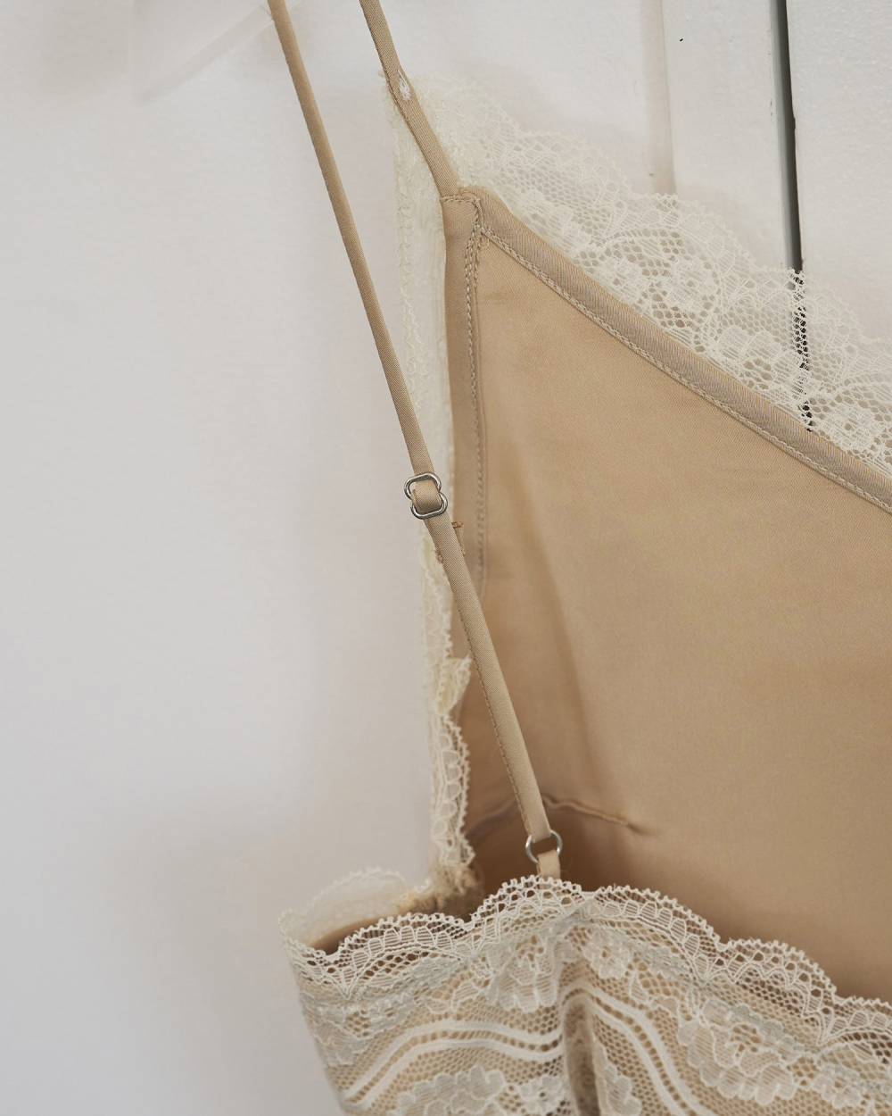 Satin Lace Camisole Satin Lace Camisole,サテン レース キャミソール,62610425,トップス,キャミソール,キャミ,レース,サテン素材,ànuke,アンヌーク,lifes,ライフズ,26ss