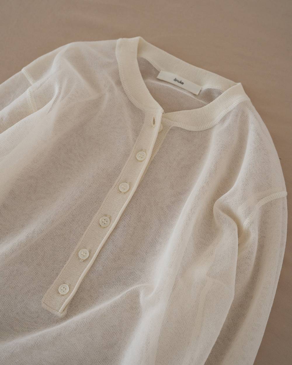 Sheer Henley Knit Sheer Henley Knit,シアー ヘンリー ニット,62610514,トップス,ニット,シアー,透け感,ニットトップス,ànuke,アンヌーク,lifes,ライフズ,26ss